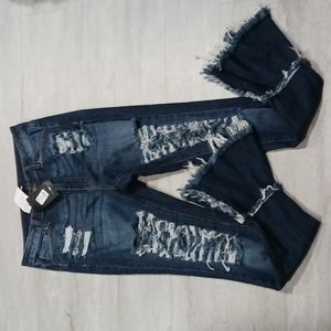 Fashion Nova Women Distressed Frayed Distressed Jeans. SIZE 31/31.